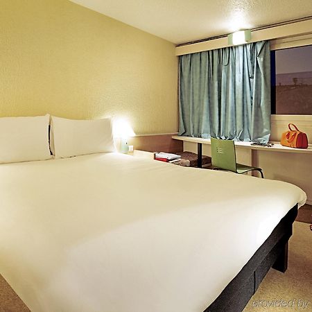 Ibis Lyon L'Isle D'Abeau Hotel Exterior photo