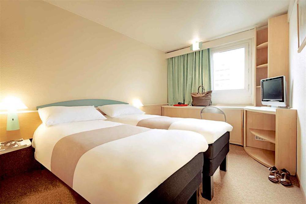 Ibis Lyon L'Isle D'Abeau Hotel Room photo