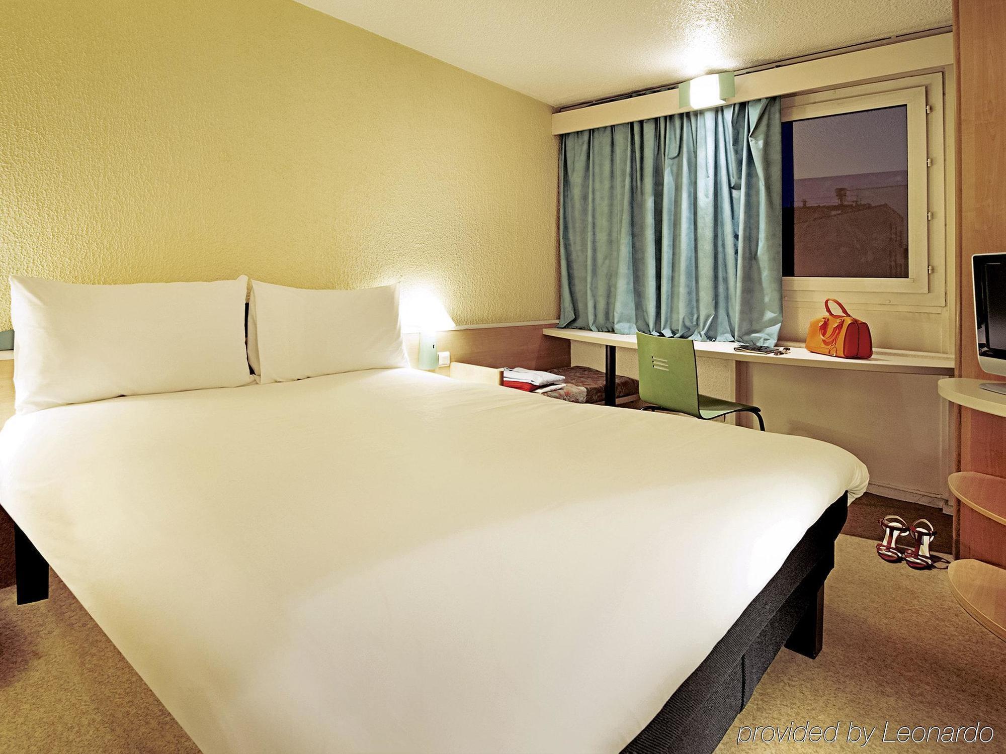 Ibis Lyon L'Isle D'Abeau Hotel Exterior photo
