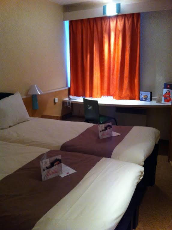 Ibis Lyon L'Isle D'Abeau Hotel Exterior photo